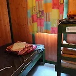 אתר קמפינג Confortable A - 6 Pers. - Api-1-52-2037 La Tour-dʼAuvergne