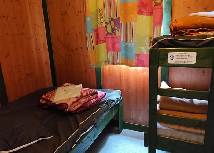 Кемпинг Confortable A - 6 Pers. - Api-1-52-2037 Ла-Тур-д'Овернь